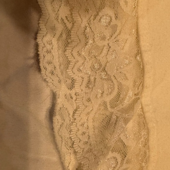 Ivory Capri Leggings w/ Lace Hem - Picture 4 of 11